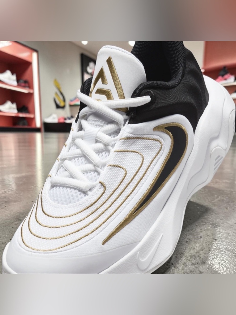 Nike Giannis Immortality 4 (Big Kids' Basketball Shoes) in Size 4.5Y
